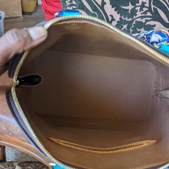 LOUIS VUITTON ALMA MONOGRAM Custom Painted Bag. - Picture 4 of 12